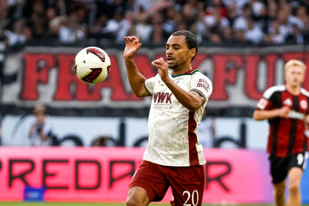 Alexis Claude-Maurice (FC Augsburg, 20) am Ball , Deutschland, Fussball, 1. Bundesliga, 2.Spieltag, 2026 2027, Eintracht Frankfurt vs. FC Augsburg, 06.09.2026, Frankfurt am Main Deutsche-Bank-Park Deutschland *** Alexis Claude Maurice FC Augsburg, 20 on the Ball, Germany, Soccer, Bundesliga 1, Matchday 2, 2026–2027, Eintracht Frankfurt vs. FC Augsburg, September 6, 2026, Frankfurt am Main, Deutsche Bank Park, Germany Copyright: xGrantxHubbsx