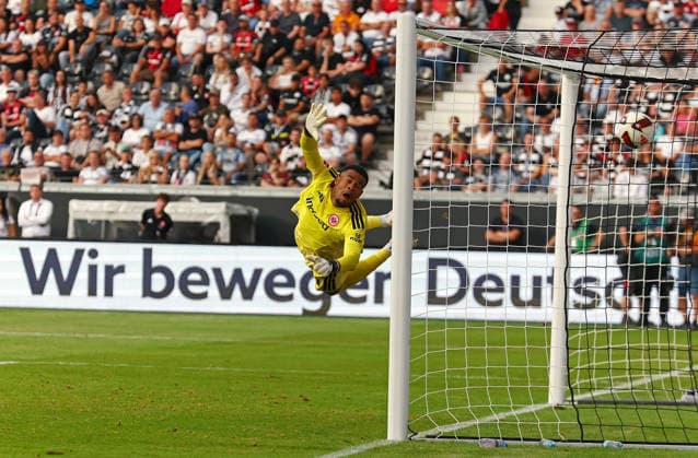06.09.2026, xovx, Fußball Fußball Bundesliga, Eintracht Frankfurt - FC Augsburg Noah Atubolu (Eintracht Frankfurt) muss das Tor zum 1:4 hinnehmen (DFL DFB REGULATIONS PROHIBIT ANY USE OF PHOTOGRAPHS as IMAGE SEQUENCES and or QUASI-VIDEO) emspor Frankfurt *** September 6, 2026, xovx, Soccer, Bundesliga, Eintracht Frankfurt, FC Augsburg, Noah Atubolu, Eintracht Frankfurt concedes the goal to make it 1–4. DFL and DFB regulations prohibit any use of photographs as image sequences and or quasi-video. Eintracht Frankfurt