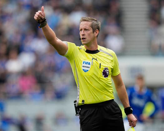 Everton v Manchester United, ManU Premier League Referee, John Brooks prepares to show a yellow card during the Everton v Manchester United Premier League match at the Hill Dickinson Stadium, Liverpool, England on 6 September 2026 Credit: Steve Flynn Every Second Media Editorial use only. All images are copyright Every Second Media Limited. No images may be reproduced without prior permission. All rights reserved. Premier League and Football League images are subject to licensing agreements with Football DataCo Limited. see https: www.football-dataco.com Copyright: xIMAGO EveryxSecondxMediax ESM-2142-0080 StevexFlynnx xEveryxSecondxMediax