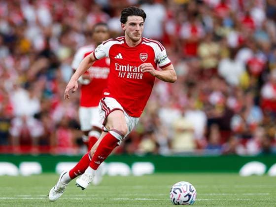 Declan Rice of Arsenal dribbles with the ball Arsenal v Chelsea, Premier League, Football, Emirates Stadium, London, UK - 06 Sep 2026London Emirates Stadium United Kingdom EDITORIAL USE ONLY No use with unauthorised audio, video, data, fixture lists, club league logos or live services. Online in-match use limited to 120 images, no video emulation. No use in betting, games or single club league player publications. Copyright: xMattxImpey Shutterstockx 17137590fy
