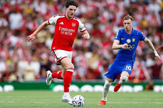 Declan Rice of Arsenal dribbles with the ball at his feet Arsenal v Chelsea, Premier League, Football, Emirates Stadium, London, UK - 06 Sep 2026London Emirates Stadium United Kingdom EDITORIAL USE ONLY No use with unauthorised audio, video, data, fixture lists, club league logos or live services. Online in-match use limited to 120 images, no video emulation. No use in betting, games or single club league player publications. Copyright: xMattxImpey Shutterstockx 17137590gd