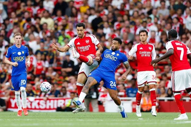 Mikel Merino of Arsenal battles for possession against Reece James of Chelsea Arsenal v Chelsea, Premier League, Football, Emirates Stadium, London, UK - 06 Sep 2026London Emirates Stadium United Kingdom EDITORIAL USE ONLY No use with unauthorised audio, video, data, fixture lists, club league logos or live services. Online in-match use limited to 120 images, no video emulation. No use in betting, games or single club league player publications. Copyright: xMattxImpey Shutterstockx 17137590gh