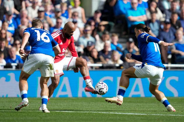 Everton v Manchester United, ManU Premier League Marcus Rashford of Manchester United controls the ball during the Everton v Manchester United Premier League match at the Hill Dickinson Stadium, Liverpool, England on 6 September 2026 Credit: Steve Flynn Every Second Media Editorial use only. All images are copyright Every Second Media Limited. No images may be reproduced without prior permission. All rights reserved. Premier League and Football League images are subject to licensing agreements with Football DataCo Limited. see https: www.football-dataco.com Copyright: xIMAGO EveryxSecondxMediax ESM-2142-0117 StevexFlynnx xEveryxSecondxMediax
