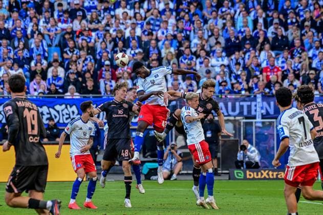 Shafiq Nandja ( HSV ) 48 Kacper Potulski ( Mainz ) Deutschland , Hamburg , Volksparkstadion , Fussball , 1 . Bundesliga , Hamburger SV - FSV Mainz 05 *** Shafiq Nandja HSV 48 Kacper Potulski Mainz Germany, Hamburg, Volksparkstadion, soccer, Bundesliga 1, Hamburger SV, FSV Mainz 05