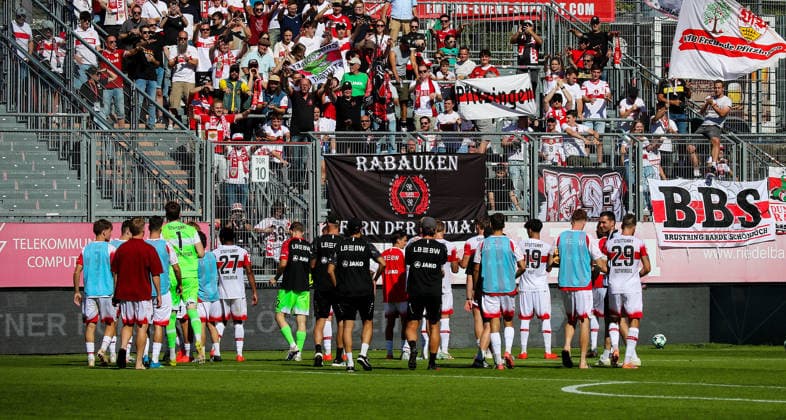 Würzburg, Soccer 3rd Division: FC Würzburger Kickers vs. VfB Stuttgart II; the VfB team celebrates with the fans