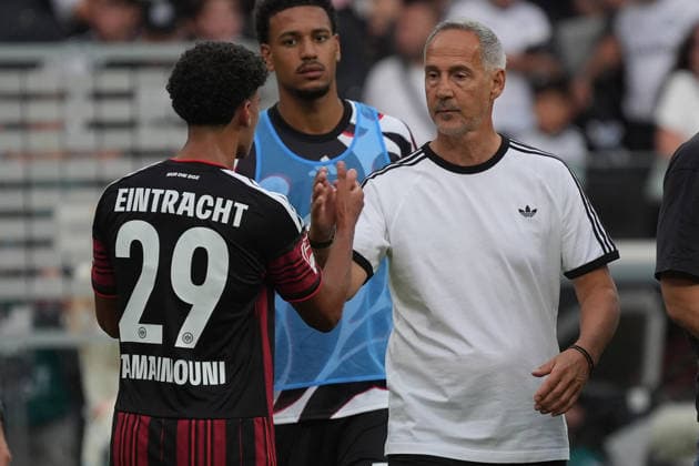Ayoube Amaimouni-Echghouyab (Eintracht Frankfurt) mit Trainer Adi Hütter (Eintracht Frankfurt) - 06.09.2026 Bundesliga, Saison 26 27: Eintracht Frankfurt vs. FC Augsburg, Deutsche Bank Park, 2. Spieltag *** Ayoube Amaimouni Echghouyab, Eintracht Frankfurt, with coach Adi Hütter, Eintracht Frankfurt, September 6, 2026, Bundesliga, 2026–27 season, Eintracht Frankfurt vs. FC Augsburg, Deutsche Bank Park, Matchday 2