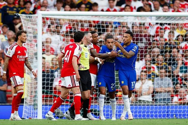 Morgan Rogers of Chelsea is tripped and argues with Declan Rice of Arsenal Arsenal v Chelsea, Premier League, Football, Emirates Stadium, London, UK - 06 Sep 2026London Emirates Stadium United Kingdom EDITORIAL USE ONLY No use with unauthorised audio, video, data, fixture lists, club league logos or live services. Online in-match use limited to 120 images, no video emulation. No use in betting, games or single club league player publications. Copyright: xMattxImpey Shutterstockx 17137590hb