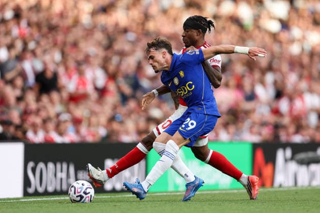 Arsenal gegen Chelsea, 6. September 2026, London, Premier League, Fußball: Arsenal gegen Chelsea – Noni Madueke von Arsenal und Pep Chavarria von Chelsea. Foto: Charlotte Wilson, Offside, London, Großbritannien  Copyright: xCharlottexWilsonx xOffsidexOffside