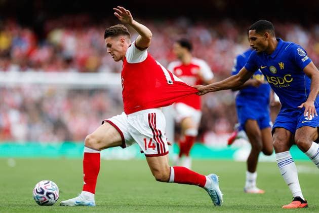 Viktor Gyökeres of Arsenal gets his shirt pulled as he gets away from Maxence Lacroix of Chelsea Arsenal v Chelsea, Premier League, Football, Emirates Stadium, London, UK - 06 Sep 2026London Emirates Stadium United Kingdom EDITORIAL USE ONLY No use with unauthorised audio, video, data, fixture lists, club league logos or live services. Online in-match use limited to 120 images, no video emulation. No use in betting, games or single club league player publications. Copyright: xMattxImpey Shutterstockx 17137590hl