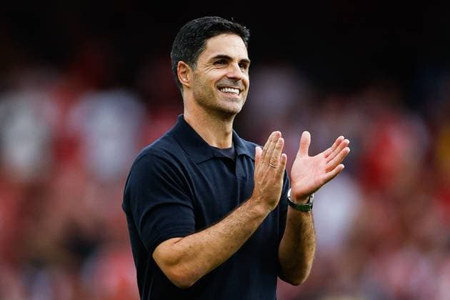 Arsenal Manager Mikel Arteta claps to fans at full time Arsenal v Chelsea, Premier League, Football, Emirates Stadium, London, UK - 06 Sep 2026London Emirates Stadium United Kingdom EDITORIAL USE ONLY No use with unauthorised audio, video, data, fixture lists, club league logos or live services. Online in-match use limited to 120 images, no video emulation. No use in betting, games or single club league player publications. Copyright: xMattxImpey Shutterstockx 17137590hw