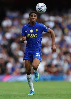 Josh Acheampong of Chelsea Arsenal v Chelsea, Premier League, Football, Football, Emirates Stadium, London, UK - 06 Sep 2026London Emirates Stadium United Kingdom EDITORIAL USE ONLY No use with unauthorised audio, video, data, fixture lists, club league logos or live services. Online in-match use limited to 120 images, no video emulation. No use in betting, games or single club league player publications. Copyright: xMichaelxZemanek Shutterstockx 17135040bf