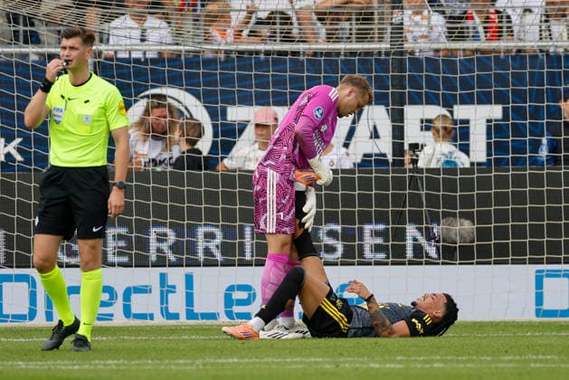 VELSEN, NETHERLANDS - SEPTEMBER 6: Thijs Jansen of SC Cambuur, David Bouah of SC Cambuur during the Dutch Eredivisie match between Telstar and SC Cambuur at BUKO Stadion on September 06, 2026 in Velsen, Netherlands.  Copyright: xMTB MBxMediax