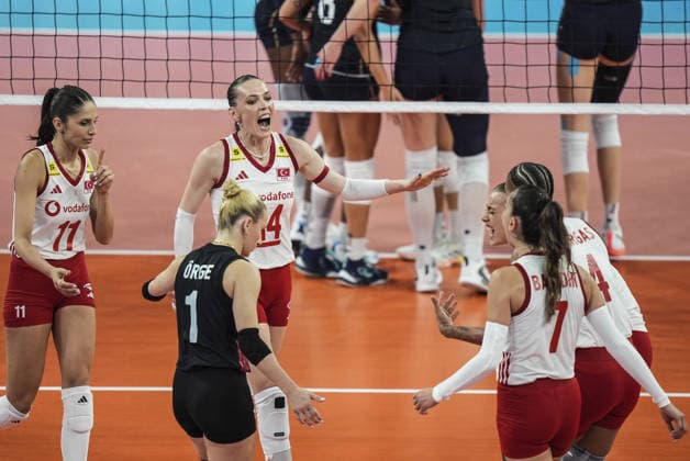 Italy v Turkiye - CEV EuroVolley 2026 ISTANBUL, TURKIYE - SEPTEMBER 6: Players of the Turkish National Women’s Volleyball Team celebrate after a point during the final match between Italy and Turkiye at the 2026 CEV Women’s European Volleyball Championship at Sinan Erdem Sports Hall in Istanbul, Turkiye, on September 6, 2026. Agit Erdi Ulukaya Anadolu Istanbul Turkey. Editorial use only. Please get in touch for any other usage.  Copyright: x2026xAnadoluxAgitxErdixUlukayax