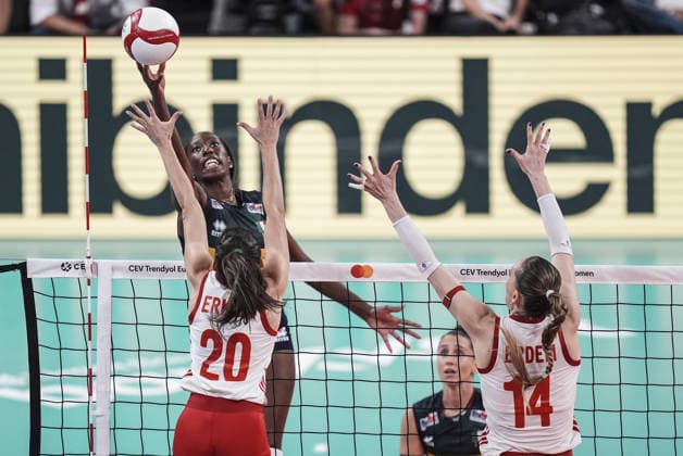 Italy v Turkiye - CEV EuroVolley 2026 ISTANBUL, TURKIYE - SEPTEMBER 6: Italy’s Paola Egonu (L) and Turkiye’s Yaprak Erkek (20) compete during the final match between Italy and Turkiye at the 2026 CEV Women’s European Volleyball Championship at Sinan Erdem Sports Hall in Istanbul, Turkiye, on September 6, 2026. Agit Erdi Ulukaya Anadolu Istanbul Turkey. Editorial use only. Please get in touch for any other usage.  Copyright: x2026xAnadoluxAgitxErdixUlukayax