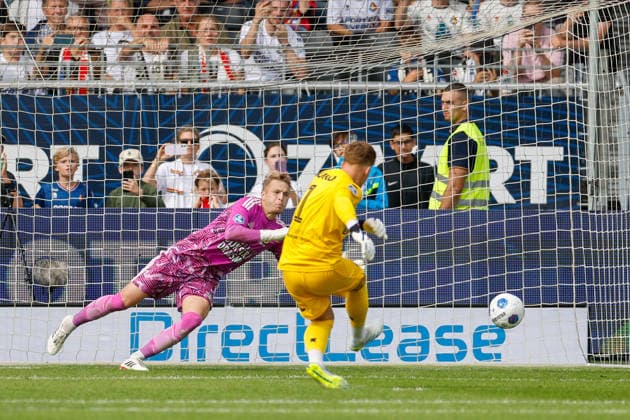 VELSEN, NETHERLANDS - SEPTEMBER 6: goalkeeper Ronald Koeman jr of Telstar scoring a penalty kick Thijs Jansen of SC Cambuur during the Dutch Eredivisie match between Telstar and SC Cambuur at BUKO Stadion on September 06, 2026 in Velsen, Netherlands.  Copyright: xMTB MBxMediax