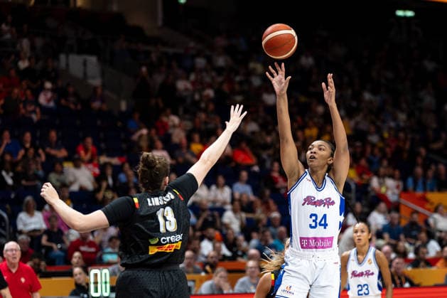 Imani McGee Stafford of Puerto Rico, 34, taking a shot; Kyara Linskens of Belgium, 13; GER, Puerto Rico vs. Belgium, Basketball, 2026 FIBA Women’s World Cup, Group Stage, Matchday 2, September 6, 2026, GER, Puerto Rico vs. Belgium, Basketball, 2026 FIBA Women’s World Cup, Group Stage, Matchday 2, September 6, 2026, Berlin Copyright: xEibner-Pressefoto MaxxVincenx EP_MVN