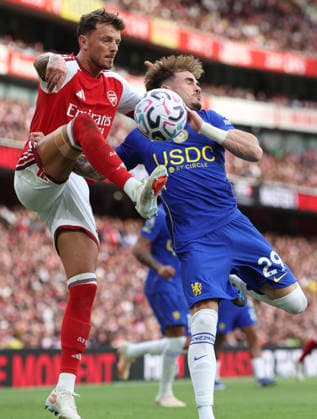 Arsenal gegen Chelsea, 6. September 2026, London, Premier League, Fußball: Arsenal gegen Chelsea – Ben White von Arsenal und Pep Chavarria von Chelsea. Foto: Charlotte Wilson, Offside, London, Großbritannien  Copyright: xCharlottexWilsonx xOffsidexOffside