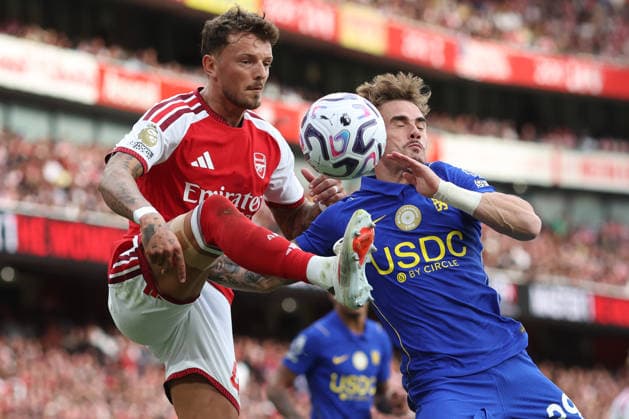 Arsenal gegen Chelsea, 6. September 2026, London, Premier League, Fußball: Arsenal gegen Chelsea – Ben White von Arsenal und Pep Chavarria von Chelsea. Foto: Charlotte Wilson, Offside, London, Großbritannien  Copyright: xCharlottexWilsonx xOffsidexOffside