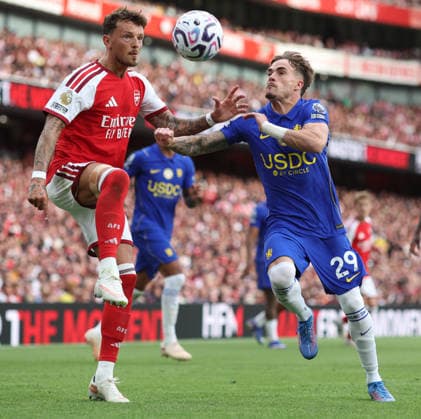 Arsenal gegen Chelsea, 6. September 2026, London, Premier League, Fußball: Arsenal gegen Chelsea – Ben White von Arsenal und Pep Chavarria von Chelsea. Foto: Charlotte Wilson, Offside, London, Großbritannien  Copyright: xCharlottexWilsonx xOffsidexOffside