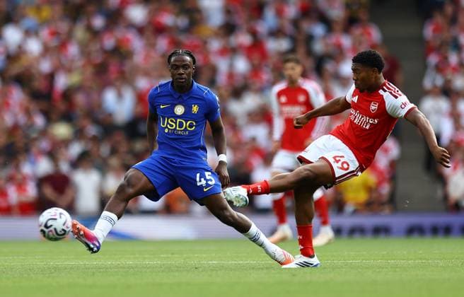 Myles Lewis-Skelly of Arsenal and Romeo Lavia of Chelsea Arsenal v Chelsea, Premier League, Football, Football, Emirates Stadium, London, UK - 06 Sep 2026London Emirates Stadium United Kingdom EDITORIAL USE ONLY No use with unauthorised audio, video, data, fixture lists, club league logos or live services. Online in-match use limited to 120 images, no video emulation. No use in betting, games or single club league player publications. Copyright: xMichaelxZemanek Shutterstockx 17135040ck