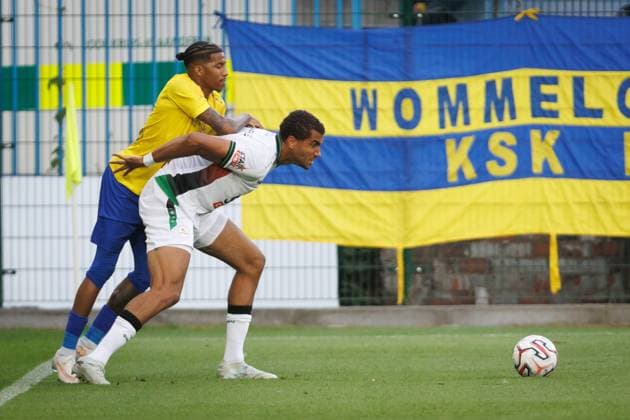 Beveren s Jearl Margaritha and OHL s Jamie Lawrence fight for the ball during a soccer match between SK Beveren and OH Leuven, Sunday 6 September 2026 in Beveren, on day 5 of the 2026-2027 Jupiler Pro League first division of the Belgian championship. KURTxDESPLENTER  x185468465x