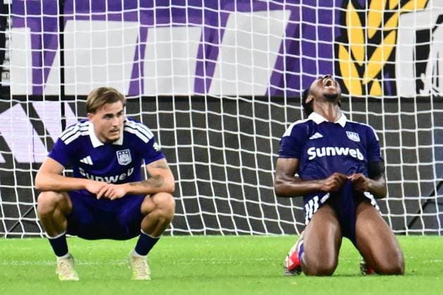RSC Anderlecht v KRC Genk - Jupiler Pro League ANDERLECHT, BELGIUM - SEPTEMBER 06 : Winkler Marten forward of RSC Anderlecht and Kana Marco defender of RSC Anderlecht look dejected on the final whistle after the draw during the Jupiler Pro League match between RSC Anderlecht and KRC Genk on September 6, 2026 in Anderlecht, Belgium, 06 09 2026 Anderlecht Belgium  Copyright: xPeterxDexVoechtx