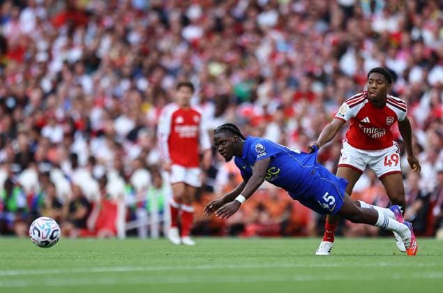 Myles Lewis-Skelly of Arsenal and Romeo Lavia of Chelsea Arsenal v Chelsea, Premier League, Football, Football, Emirates Stadium, London, UK - 06 Sep 2026London Emirates Stadium United Kingdom EDITORIAL USE ONLY No use with unauthorised audio, video, data, fixture lists, club league logos or live services. Online in-match use limited to 120 images, no video emulation. No use in betting, games or single club league player publications. Copyright: xMichaelxZemanek Shutterstockx 17135040cz
