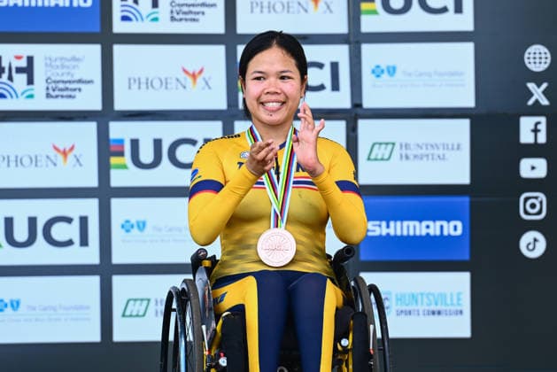 2026 UCI Para-cycling Road World Championships Picture by Olly Hassell SWpix.com - 06 09 2026 - Cycling - 2026 UCI Para-cycling Road World Championships - Huntsville, Alabama, United States of America - Women H2 Road Race podium - Patcharapha Seesen (Thailand) receiving the Bronze Medal Huntsville Cummings Research Park United States of America Copyright: x xSWpix.comx(t axPhotographyxHubxLtd)xOllyxHassell SWpix.comx SWP-3030-23156