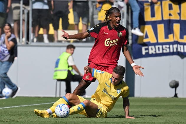 IPA88204336 - Redouane Halhal of Venezia and Antonio Raimondo of Frosinone during the 2026–2027 Serie A match between Frosinone and Venezia at Benito Stirpe Stadium in Frosinone, Italy, on September 6, 2026. Mattia Vian  Copyright: xMattiaxVian IPAxSportx xx 88204336