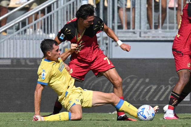 IPA88204418 - Gabriele Calvani of Frosinone and Kike Perez of Venezia during the 2026–2027 Serie A match between Frosinone and Venezia at Benito Stirpe Stadium in Frosinone, Italy, on September 6, 2026. Mattia Vian  Copyright: xMattiaxVian IPAxSportx xx 88204418