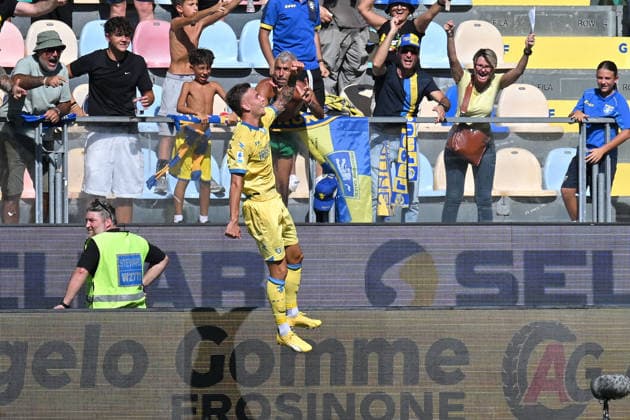 IPA88204419 - Antonio Raimondo of Frosinone celebrates scoring a goal during the 2026 2027 Serie A match between Frosinone and Venezia at Benito Stirpe Stadium in Frosinone, Italy, on September 6, 2026. Mattia Vian  Copyright: xMattiaxVian IPAxSportx xx 88204419