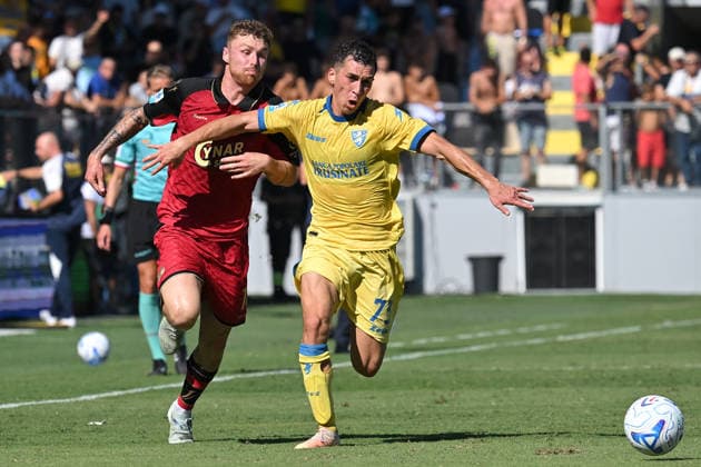 IPA88204445 - Antoine Hainaut of Venezia and Patrizio Masini of Frosinone during the 2026–2027 Serie A match between Frosinone and Venezia at Benito Stirpe Stadium in Frosinone, Italy, on September 6, 2026. Mattia Vian  Copyright: xMattiaxVian IPAxSportx xx 88204445