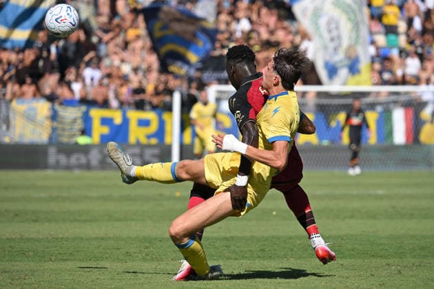 IPA88204480 - Akor Adams of Venezia and Giorgio Cittadini of Frosinone during the 2026–2027 Serie A match between Frosinone and Venezia at Benito Stirpe Stadium in Frosinone, Italy, on September 6, 2026. Mattia Vian  Copyright: xMattiaxVian IPAxSportx xx 88204480