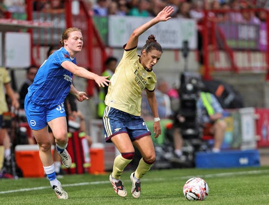 Brighton and Hove Albion Women v Arsenal Women Barclays Women s Super League Emily Murphy of Brighton and Hove Albion Women fouls Emily Fox of Arsenal Women during the Barclays Women s Super League match at the Broadfield Stadium, Crawley 06 09 2026 UK Newspapers OUT Copyright: xNeilxHolmesx FIL-23904-0013