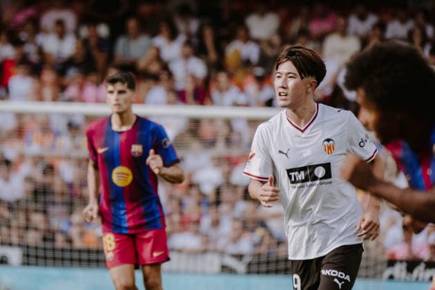 ESP LaLiga EA Sports Valencia CF vs. FC Barcelona Ryunosuke Sato of Valencia CF during the LaLiga EA Sports match between Valencia CF and FC Barcelona played at Mestalla Stadium in Valencia on September 6, 2026, in Spain. Spanish Soccer Copyright: xAgenciaxLOFx