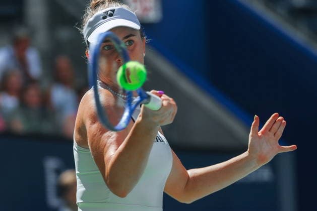US Open tennis tournament - Day 8 Linda Noskova of Czechia in action against Marta Kostyuk of Ukraine during their Women™s Singles match at the US Open Tennis Championships at the USTA Billie Jean King National Tennis Center in Flushing Meadows, New York, USA, 06 September 2026. The 2026 US Open tournament runs from 23 August through 13 September. FLUSHING MEADOWS NEW YORK United States  Copyright: xOLGAxFEDOROVAx
