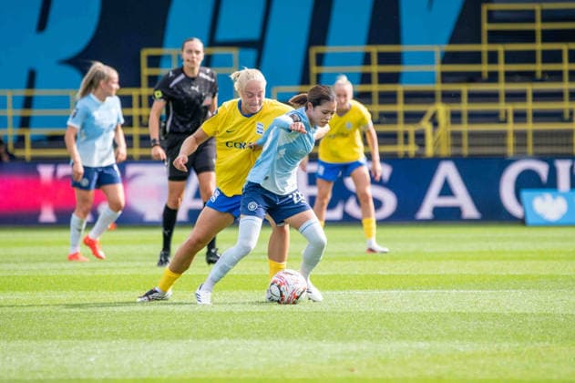 MANCHESTER, ENGLAND - September 6: Yui Hasegawa (25 Manchester City) battles during the Barclays Womens Super League game between Manchester City and Birmingham City at Joie Stadium on September 6, 2026 in Manchester, England. (Photo by Clare Overfield Sports Press Photo) Copyright: xClarexOverfield xSPPx Sportspressphoto_SPR225268