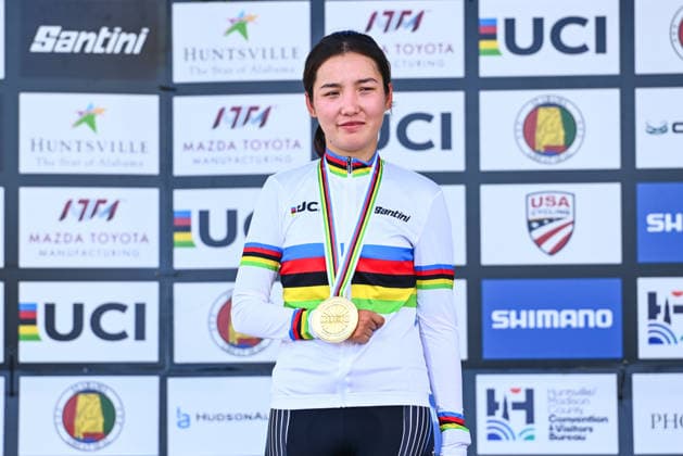 2026 UCI Para-cycling Road World Championships Picture by Olly Hassell SWpix.com - 06 09 2026 - Cycling - 2026 UCI Para-cycling Road World Championships - Huntsville, Alabama, United States of America - Women T1 Road Race podium - Marjona Pardaboyeva (Uzbekistan) wins the Gold Medal to become World Champion Huntsville Cummings Research Park United States of America Copyright: x xSWpix.comx(t axPhotographyxHubxLtd)xOllyxHassell SWpix.comx SWP-3030-23174