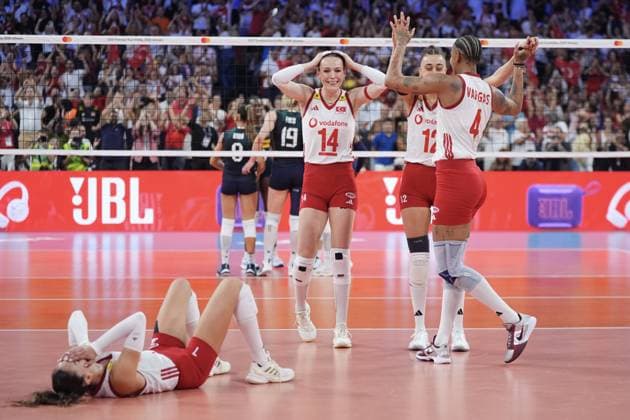 Italy v Turkiye - CEV EuroVolley 2026 ISTANBUL, TURKIYE - SEPTEMBER 6: Turkiye national volleyball team players celebrate their victory at the end of the CEV EuroVolley 2026 Women s European Volleyball Championship Final between Italy and Turkiye at Sinan Erdem Sports Hall in Istanbul, Turkiye, on September 6, 2026. Cemal Yurttas Anadolu Istanbul Turkey. Editorial use only. Please get in touch for any other usage.  Copyright: x2026xAnadoluxCemalxYurttasx