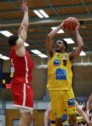 2026 0906, Germany, Ludwigsburg, Basketball: MHP Riesen Ludwigsburg vs. Elan Chalon, Ish Leggett (LB), right