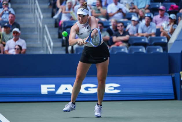 US Open tennis tournament - Day 8 Linda Noskova of Czechia in action against Marta Kostyuk of Ukraine during their Women™s Singles match at the US Open Tennis Championships at the USTA Billie Jean King National Tennis Center in Flushing Meadows, New York, USA, 06 September 2026. The 2026 US Open tournament runs from 23 August through 13 September. FLUSHING MEADOWS NEW YORK United States  Copyright: xOLGAxFEDOROVAx