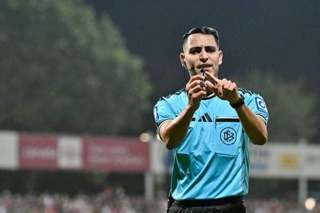 3rd Division: SC Fortuna Köln vs. Fortuna Düsseldorf, September 6, 2026, Cologne, GERMANY September 6: The photo shows referee Cengiz KABALAKLI holding up his whistle during the 3. Liga match between SC Fortuna Köln and Fortuna Düsseldorf on Matchday 4 at the Südstadion in Cologne Copyright: xBEAUTIFULxSPORTS Goldbergx