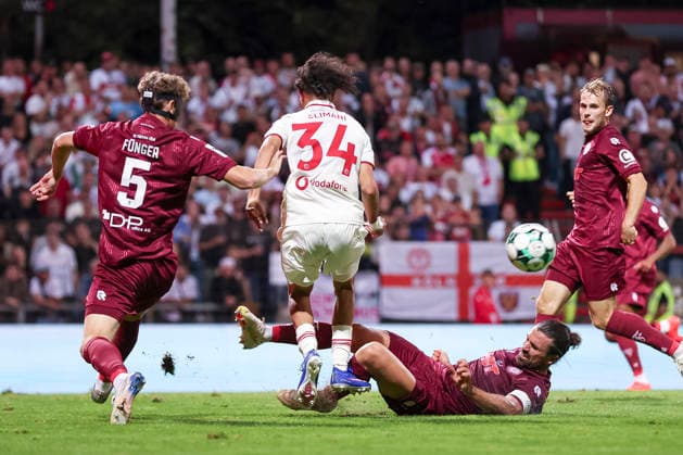 Seymour Fuenger of SC Fortuna Cologne, Anas Slimani of Fortuna Düsseldorf, and David Kamm Al Azzawe of SC Fortuna Cologne in a tackle during the 3. Liga match between SC Fortuna Cologne and Fortuna Düsseldorf, Suedstadion on September 6, 2026, in Cologne, Germany. Photo by Oliver Kaelke, DeFodi Images. Seymour Fuenger of SC Fortuna Cologne, Anas Slimani of Fortuna Düsseldorf and David Kamm Al Azzawe of SC Fortuna Cologne battle for the ball during the 3. Liga match between SC Fortuna Cologne and Fortuna Düsseldorf at Südstadion on September 6, 2026 in Cologne, Germany. Photo by Oliver Kaelke, DeFodi Images. DFB and DFL regulations prohibit any use of photographs as image sequences and or quasi-video. Photo by Oliver Kaelke, DeFodi Images.