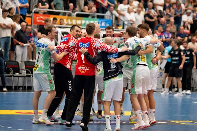 Decision based on video review: SC Magdeburg wins by the narrowest of margins, 30–31; celebration among the team; HBW Balingen Weilstetten vs. SC Magdeburg, GER, Opel 1 Handball Bundesliga, Championship, Matchday 3, 2026–2027 season, September 6, 2026, Eibner Press Photo: Andreas Ulmer, HBW Balingen Weilstetten vs. SC Magdeburg, GER, Opel 1 Handball Bundesliga, Championship, Matchday 3, 2026–2027 season, September 6, 2026, Balingen Copyright: xEibner-Pressefoto AndreasxUlmerx EP_AUR
