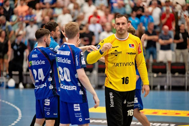 Decision based on video review: SC Magdeburg wins by the narrowest of margins, 30–31; joy for the SC Magdeburg team; frustration for the Balingen players; Vladimir Cupara, HBW Balingen Weilstetten, 16, goalkeeper, leads the way here as well, HBW Balingen Weilstetten vs. SC Magdeburg, GER, Opel 1 Handball Bundesliga, Championship, Matchday 3, 2026–2027 season, September 6, 2026, Eibner Press Photo: Andreas Ulmer, HBW Balingen Weilstetten vs. SC Magdeburg, GER, Opel 1 Handball Bundesliga, Championship, Matchday 3, 2026–2027 Season, September 6, 2026, Balingen Copyright: xEibner-Pressefoto AndreasxUlmerx EP_AUR