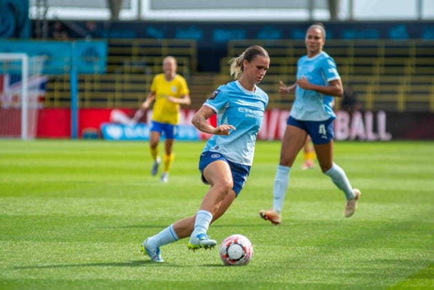 MANCHESTER, ENGLAND - September 6: Kerstin Casparij (18 Manchester City) controls the ball during the Barclays Womens Super League game between Manchester City and Birmingham City at Joie Stadium on September 6, 2026 in Manchester, England. (Photo by Clare Overfield Sports Press Photo) Copyright: xClarexOverfield xSPPx Sportspressphoto_SPR225280