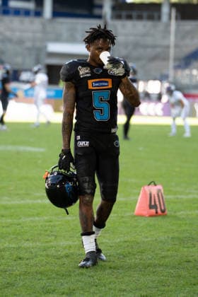 Germany, September 6, 2026, The AFLE Gold Bowl 2026: Panthers Wroclaw vs. Vienna Vikings, Schauinsland Reisen Arena, Duisburg; Panthers Wroclaw s Michael Harley Jr. drinks from a bottle, Duisburg, Germany Copyright: xMijoxLubecx