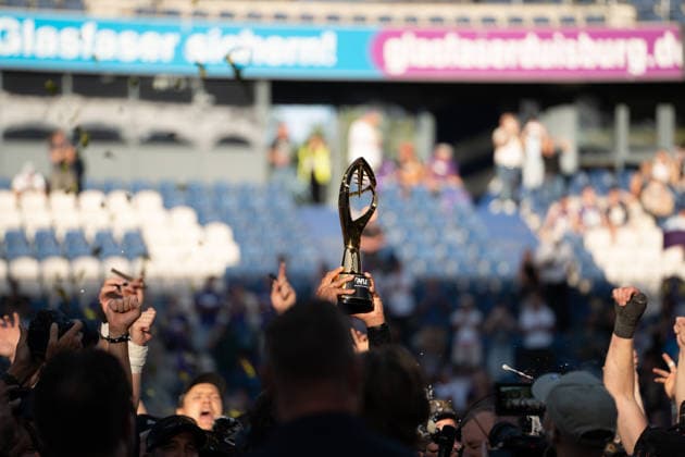 Germany, September 6, 2026, The AFLE Gold Bowl 2026: Panthers Wroclaw vs. Vienna Vikings, Schauinsland Reisen Arena, Duisburg. The AFLE Gold Bowl Trophy is raised high in the air. Duisburg, Germany Copyright: xMijoxLubecx