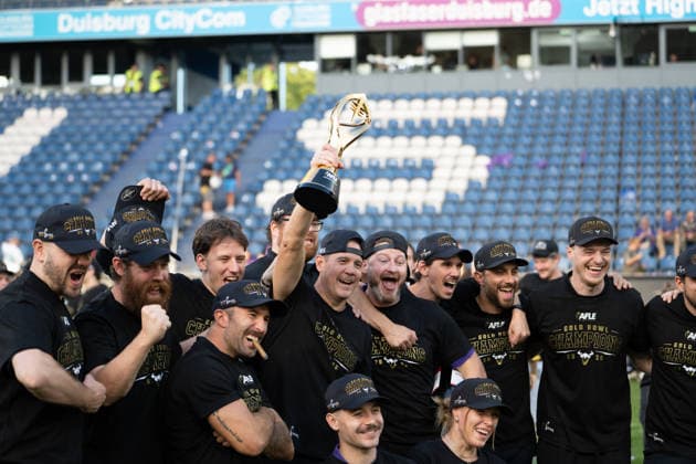 Germany, September 6, 2026, The AFLE Gold Bowl 2026: Panthers Wroclaw vs. Vienna Vikings, Schauinsland Reisen Arena, Duisburg. The Vienna Vikings coaching staff with the trophy, Duisburg, Germany Copyright: xMijoxLubecx