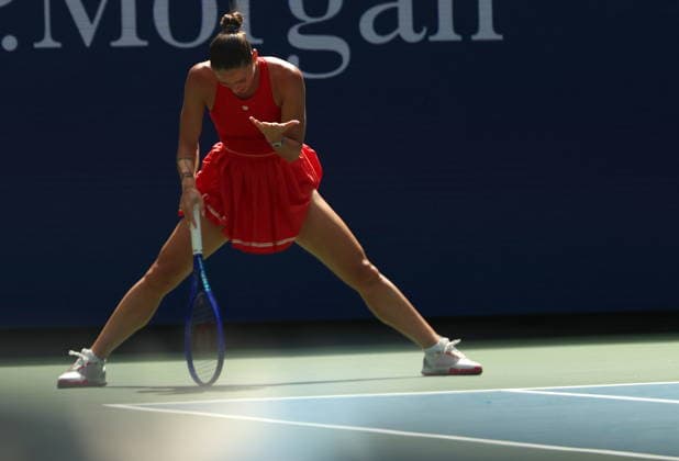 US Open tennis tournament - Day 8 Marta Kostyuk of Ukraine in action against Linda Noskova Czechia during their Women™s Singles match at the US Open Tennis Championships at the USTA Billie Jean King National Tennis Center in Flushing Meadows, New York, USA, 06 September 2026. The 2026 US Open tournament runs from 23 August through 13 September. FLUSHING MEADOWS NEW YORK United States  Copyright: xOLGAxFEDOROVAx